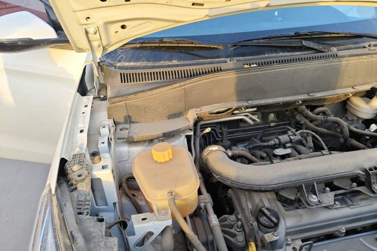 Used Dongfeng Fengon 500 2022 1.5L Manual Enjoyment Model Engine Bay Right
