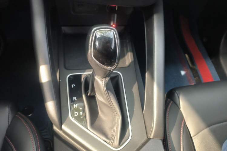 Used Dongfeng Fengon 500 2022 1.5L CVT Enjoyment Version Gear Lever