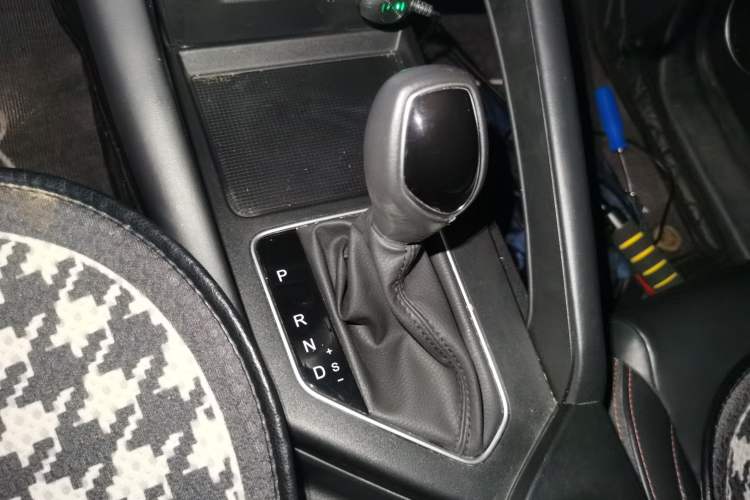 Used Dongfeng Fengon 500 2022 1.5L CVT Enjoyment Version Gear Lever