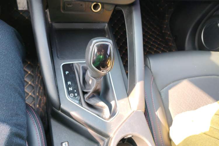 Used Dongfeng Fengon 500 2022 1.5L CVT Enjoyment Version Gear Lever
