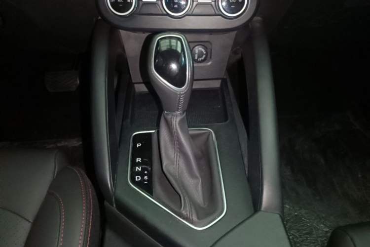 Used Dongfeng Fengon 500 2022 1.5L CVT Enjoyment Version Gear Lever