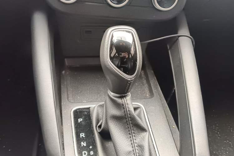 Used Dongfeng Fengon 500 2022 1.5L CVT Enjoyment Version Gear Lever