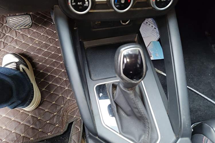 Used Dongfeng Fengon 500 2022 1.5L CVT Enjoyment Version Gear Lever