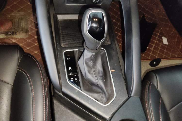 Used Dongfeng Fengon 500 2022 1.5L CVT Enjoyment Version Gear Lever