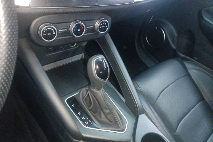Used Dongfeng Fengon 500 2022 1.5L CVT Enjoyment Version Gear Lever