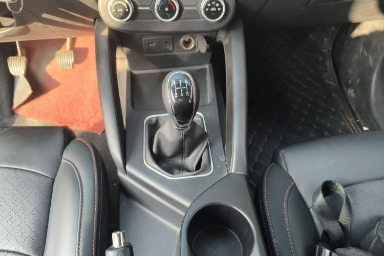 Used Dongfeng Fengon 500 2022 1.5L Manual Enjoyment Model Gear Lever