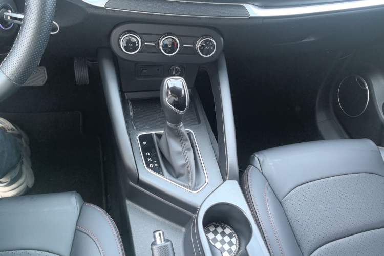 Used Dongfeng Fengon 500 2022 1.5L CVT Enjoyment Version Gear Lever