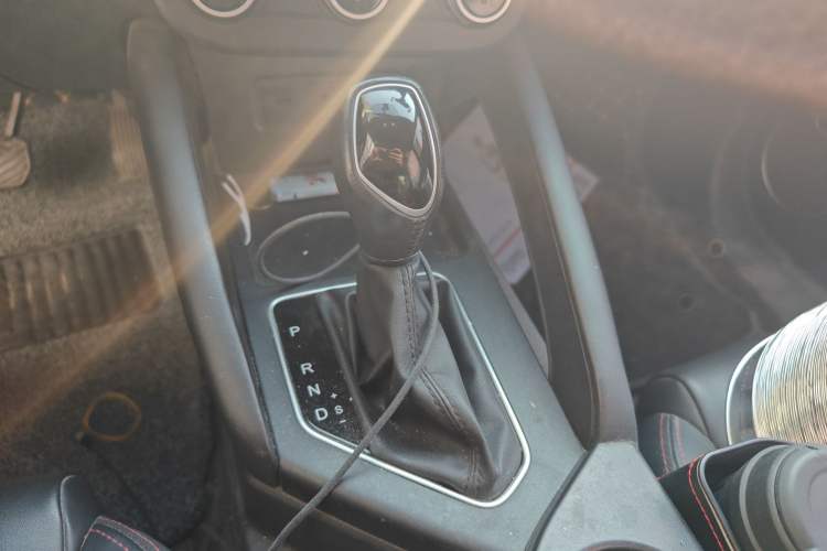 Used Dongfeng Fengon 500 2022 1.5L CVT Enjoyment Version Gear Lever