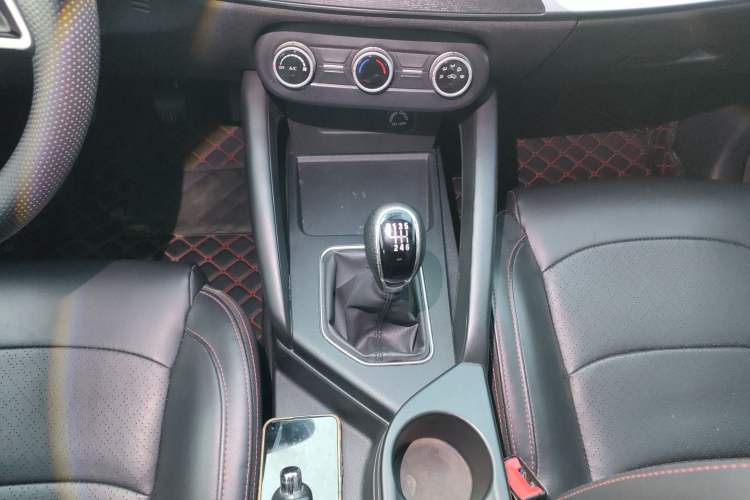 Used Dongfeng Fengon 500 2022 1.5T Manual Enjoyment Model Gear Lever