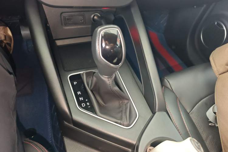 Used Dongfeng Fengon 500 2022 1.5L CVT Enjoyment Version Gear Lever