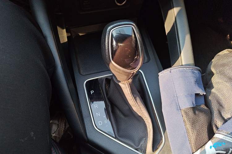 Used Dongfeng Fengon 500 2022 1.5L CVT Enjoyment Version Gear Lever
