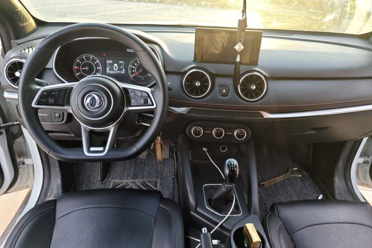 Used Dongfeng Fengon 500 2022 1.5L Manual Enjoyment Model Interior 2