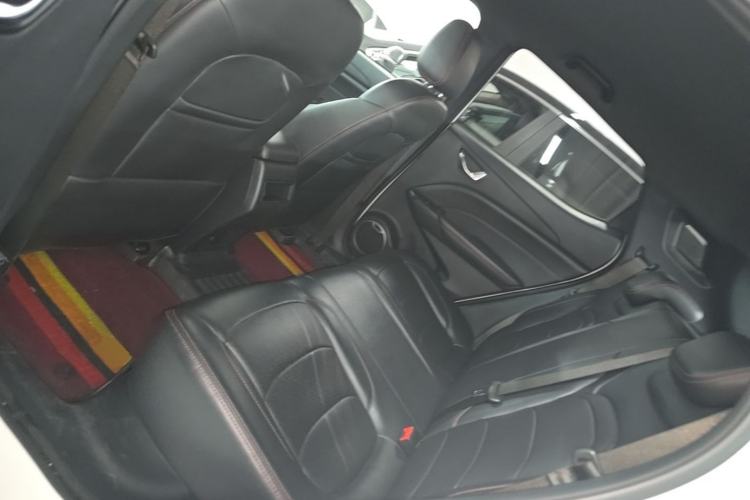 Used Dongfeng Fengon 500 2022 1.5L CVT Enjoyment Version Left Rear Seat