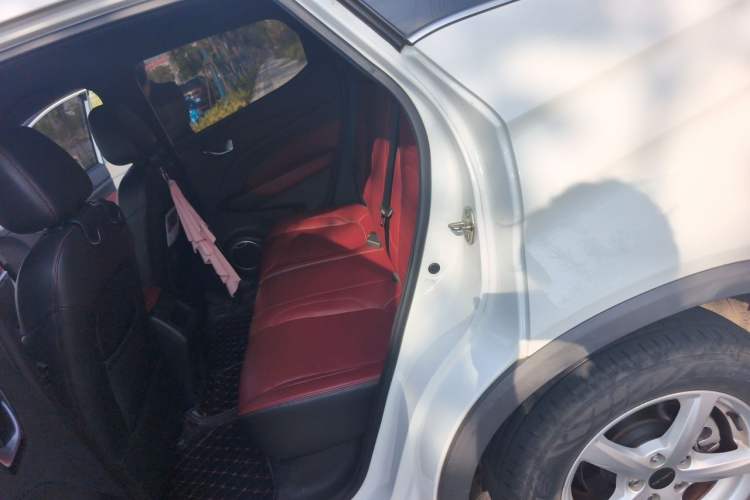 Used Dongfeng Fengon 500 2022 1.5L CVT Enjoyment Version Left Rear Seat