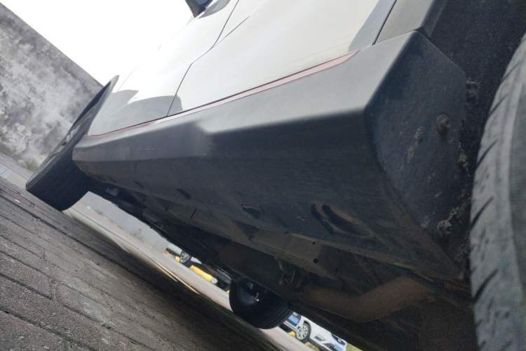 Used Dongfeng Fengon 500 2022 1.5T Manual Enjoyment Model Left Side Sill