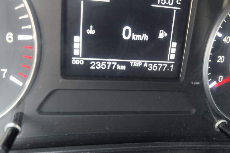 Used Dongfeng Fengon 500 2022 1.5L Manual Enjoyment Model Odometer Close Up