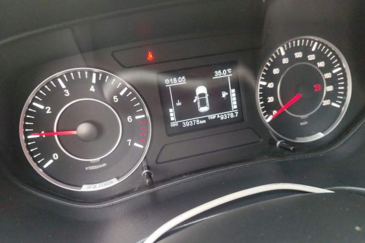 Used Dongfeng Fengon 500 2022 1.5L Manual Enjoyment Model Odometer Close Up