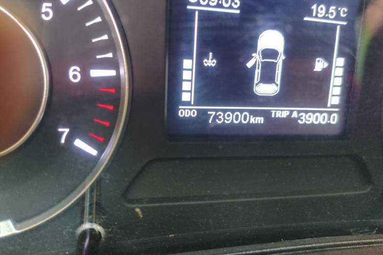 Used Dongfeng Fengon 500 2022 1.5T Manual Enjoyment Model Odometer Close Up