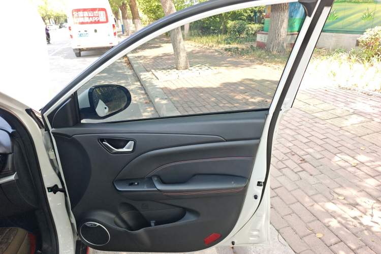 Used Dongfeng Fengon 500 2022 1.5L CVT Enjoyment Version Right Front Door Interior