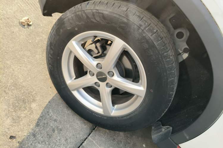 Used Dongfeng Fengon 500 2022 1.5L Manual Enjoyment Model Right Rear Wheel Hub