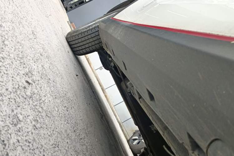 Used Dongfeng Fengon 500 2022 1.5L CVT Enjoyment Version Right Side Sill
