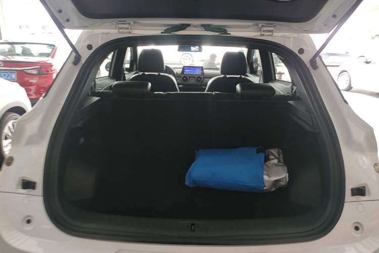 Used Dongfeng Fengon 500 2022 1.5T CVT Comfort Edition Trunk