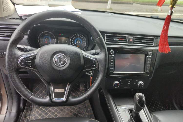 Used Dongfeng Fengon 580 2017 1.5T CVT Comfort Model Center Console