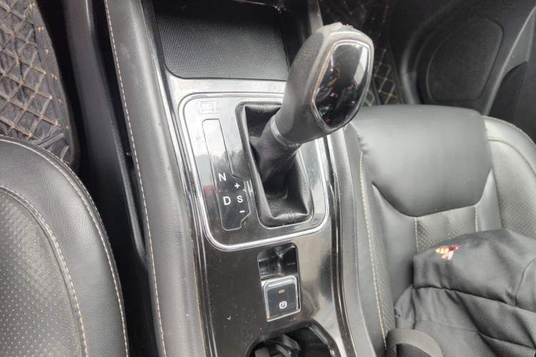 Used Dongfeng Fengon 580 2017 1.5T CVT Comfort Model Gear Lever