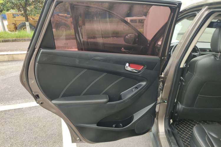 Used Dongfeng Fengon 580 2017 1.5T CVT Comfort Model Left Rear Door Interior