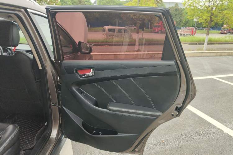 Used Dongfeng Fengon 580 2017 1.5T CVT Comfort Model Right Rear Door Interior