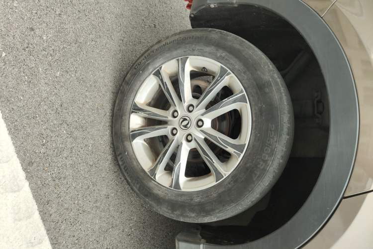 Used Dongfeng Fengon 580 2017 1.5T CVT Comfort Model Right Rear Wheel Hub