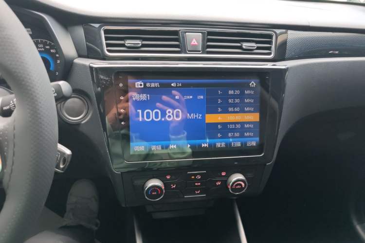 Used Dongfeng Fengon 580 2021 Revised ☆ Star Edition 1.8L Manual Elite Version Audio And AC Panel