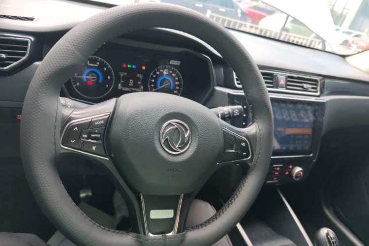 Used Dongfeng Fengon 580 2021 Revised ☆ Star Edition 1.8L Manual Elite Version Center Console