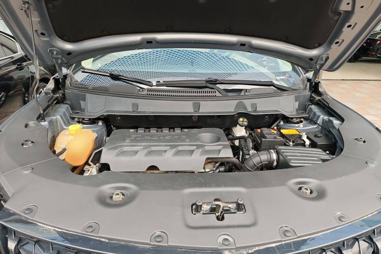 Used Dongfeng Fengon 580 2021 Revised ☆ Star Edition 1.8L Manual Elite Version Engine Bay