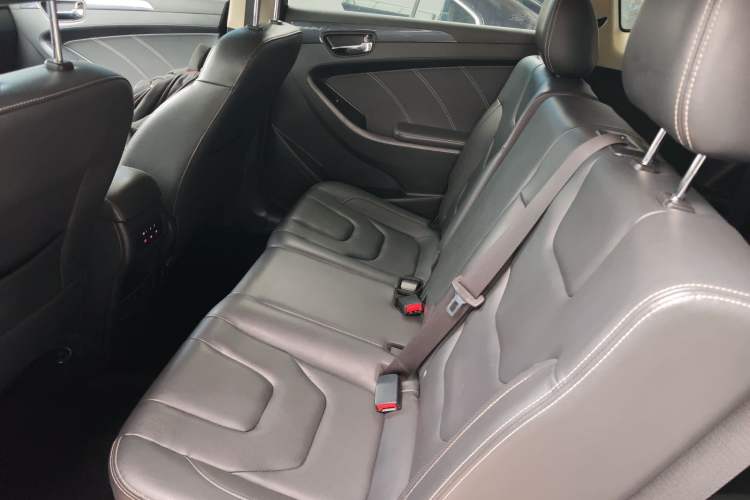 Used Dongfeng Fengon 580 2021 Revised ☆ Star Edition 1.8L Manual Elite Version Left Rear Seat