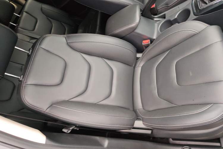 Used Dongfeng Fengon 580 2021 Revised ☆ Star Edition 1.8L Manual Elite Version Right Front Seat
