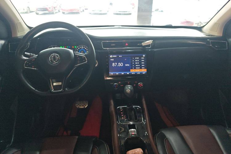 Used Dongfeng Fengon 580 2017 1.5T CVT Luxury Model Center Console