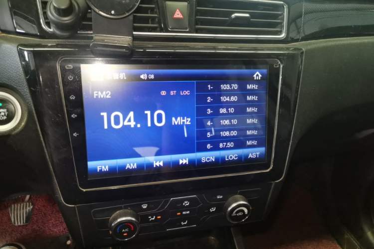Used Dongfeng Fengon 580 2016 1.5T Manual Luxury Edition Audio And AC Panel