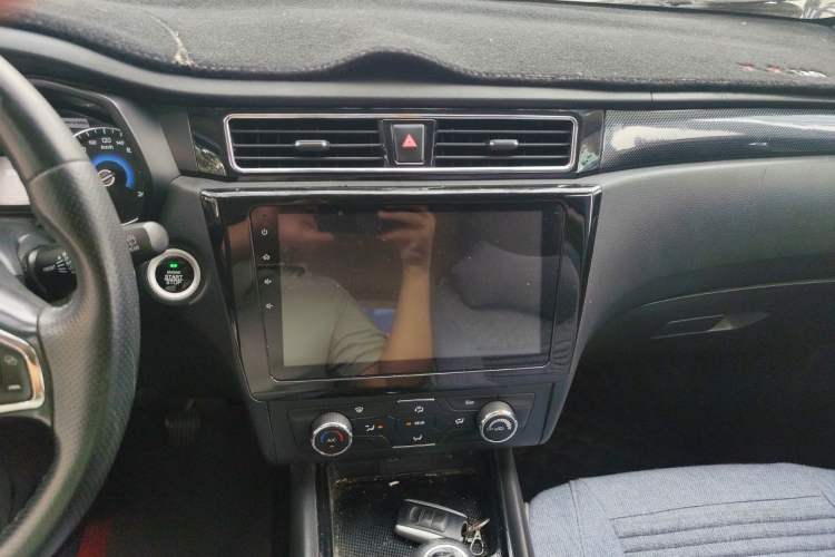 Used Dongfeng Fengon 580 2016 1.5T Manual Luxury Edition Audio And AC Panel