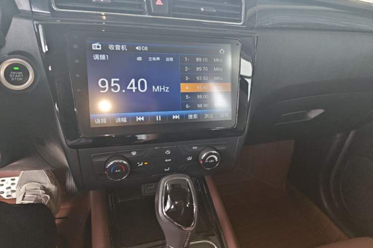 Used Dongfeng Fengon 580 2016 Revised Version 1.5T CVT Luxury Edition Audio And AC Panel