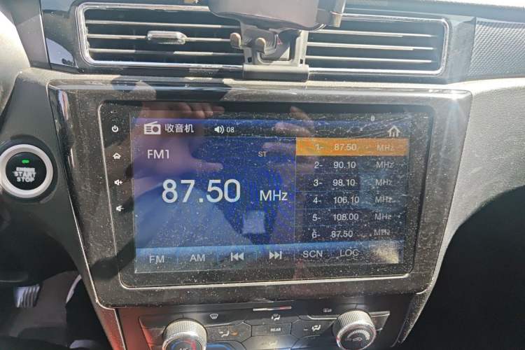 Used Dongfeng Fengon 580 2016 1.5T Manual Luxury Edition Audio And AC Panel