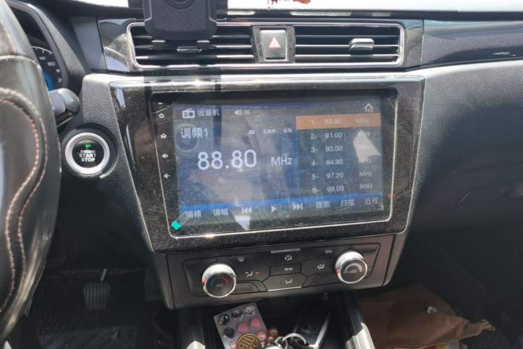 Used Dongfeng Fengon 580 2016 1.5T Manual Luxury Edition Audio And AC Panel