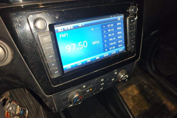 Used Dongfeng Fengon 580 2016 1.8L Manual Comfort Model Audio And AC Panel