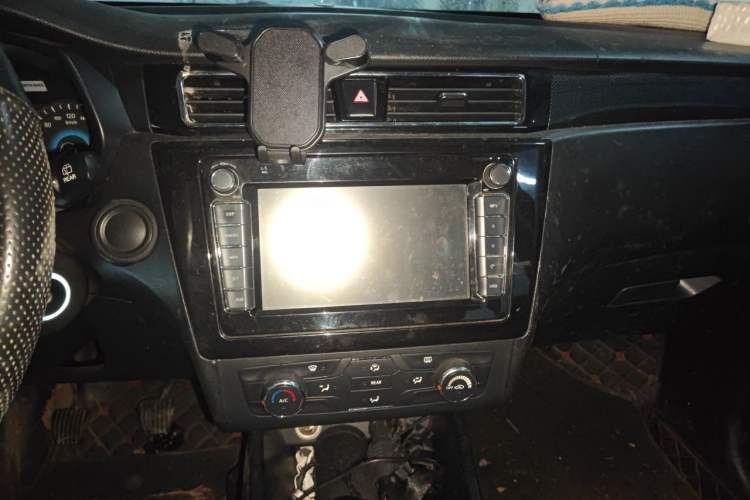 Used Dongfeng Fengon 580 2016 1.8L Manual Comfort Model Audio And AC Panel