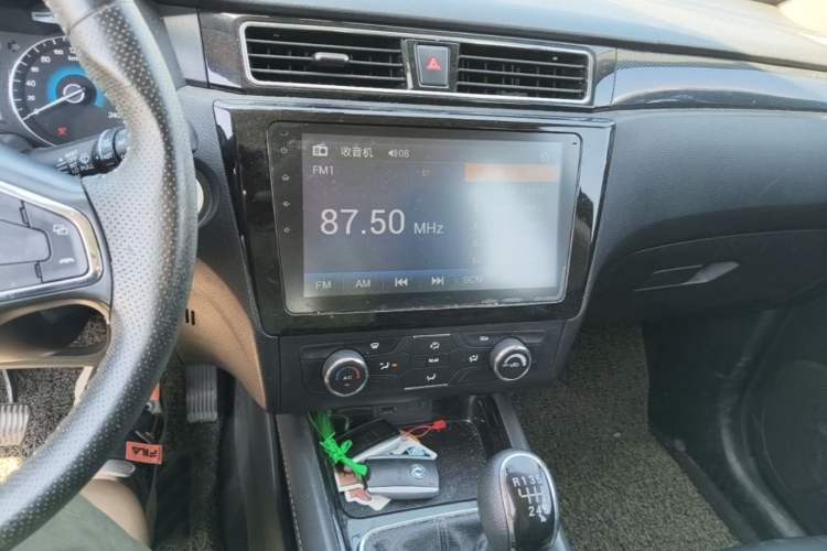 Used Dongfeng Fengon 580 2016 1.5T Manual Luxury Edition Audio And AC Panel