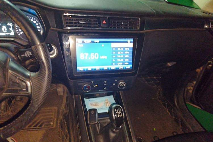 Used Dongfeng Fengon 580 2016 1.5T Manual Luxury Edition Audio And AC Panel