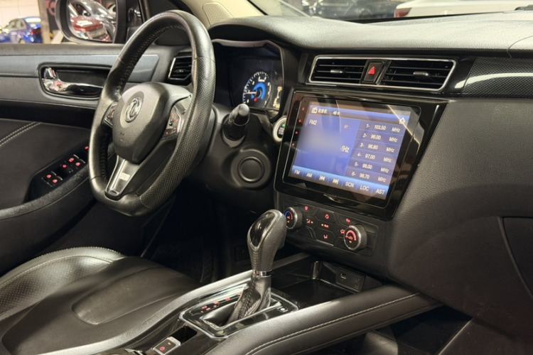 Used Dongfeng Fengon 580 2016 Revised Version 1.5T CVT Luxury Edition Audio And AC Panel