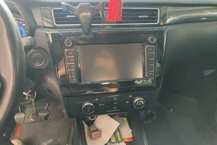 Used Dongfeng Fengon 580 2016 1.8L Manual Comfort Model Audio And AC Panel