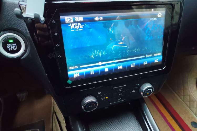Used Dongfeng Fengon 580 2016 1.5T Manual Luxury Edition Audio And AC Panel