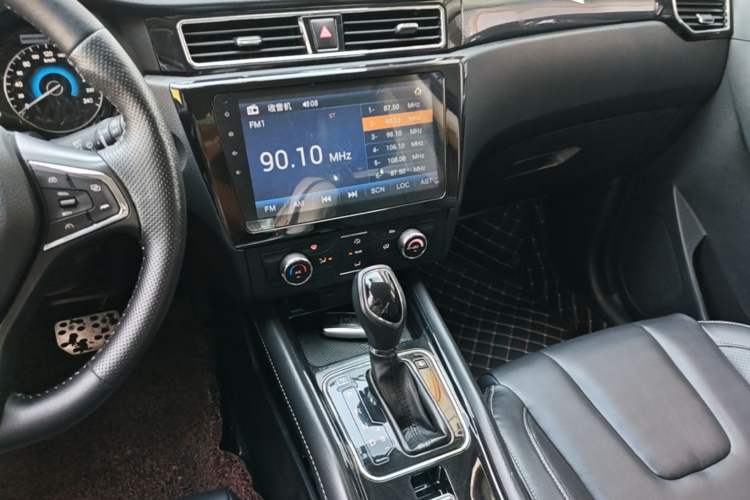 Used Dongfeng Fengon 580 2016 Revised Version 1.5T CVT Luxury Edition Audio And AC Panel